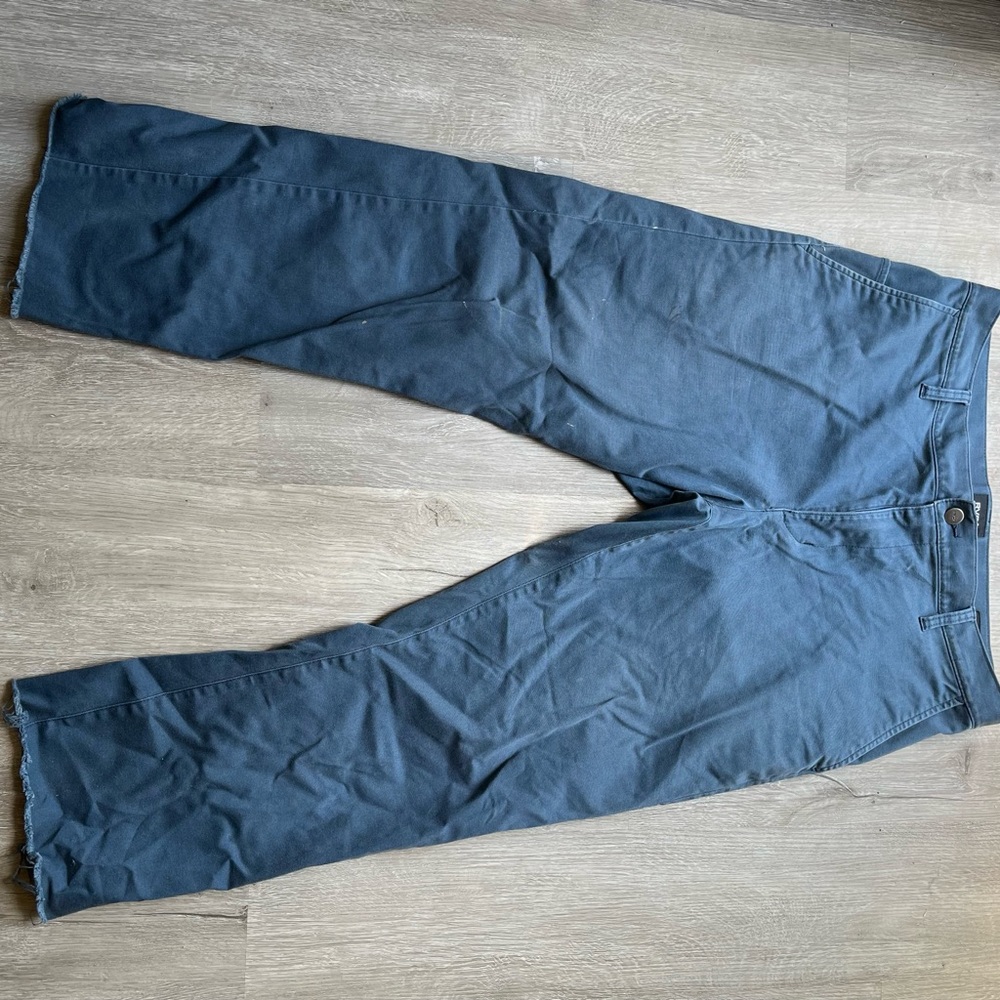 RVCA blue “week-end stretch” pants with cut legs